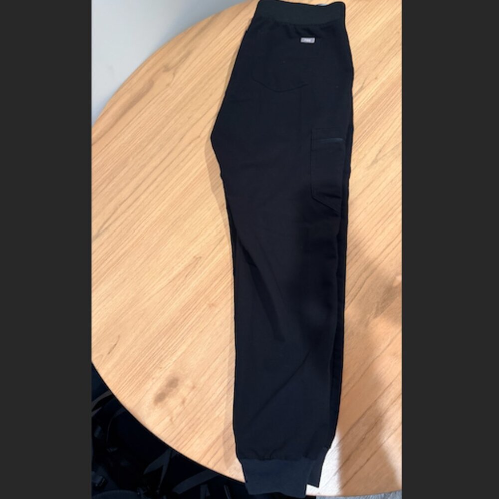 FIGS Black Scrub Set